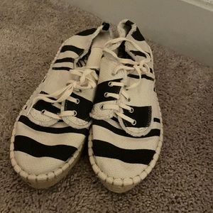 trendy black & white sneakers
